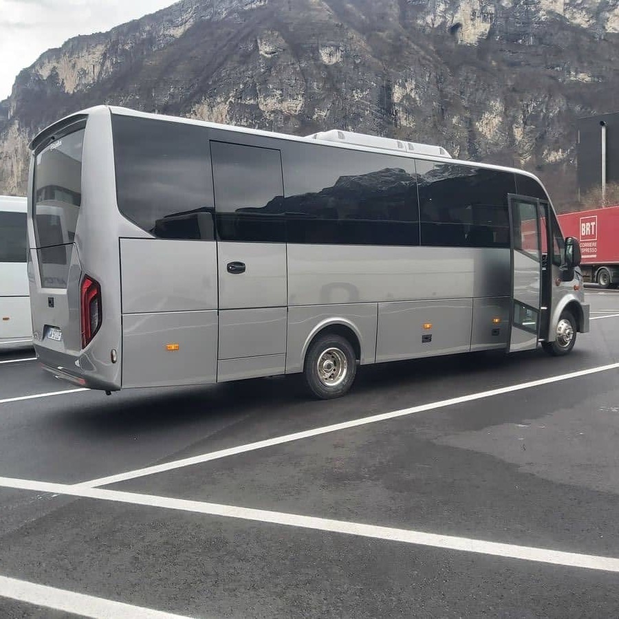 Minibus Mercedes 30 posti con autista Autonoleggio Amico Trento