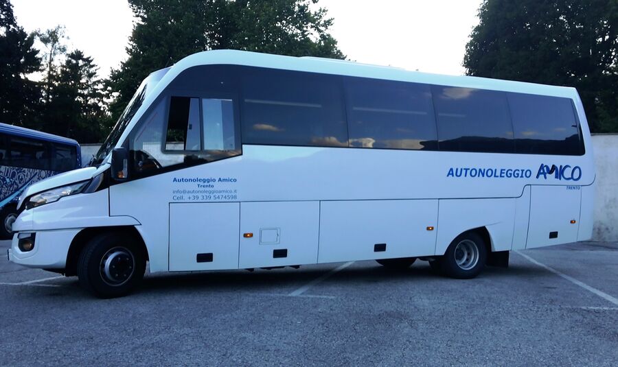 Minibus Iveco 30 posti con autista Autonoleggio Amico Trento